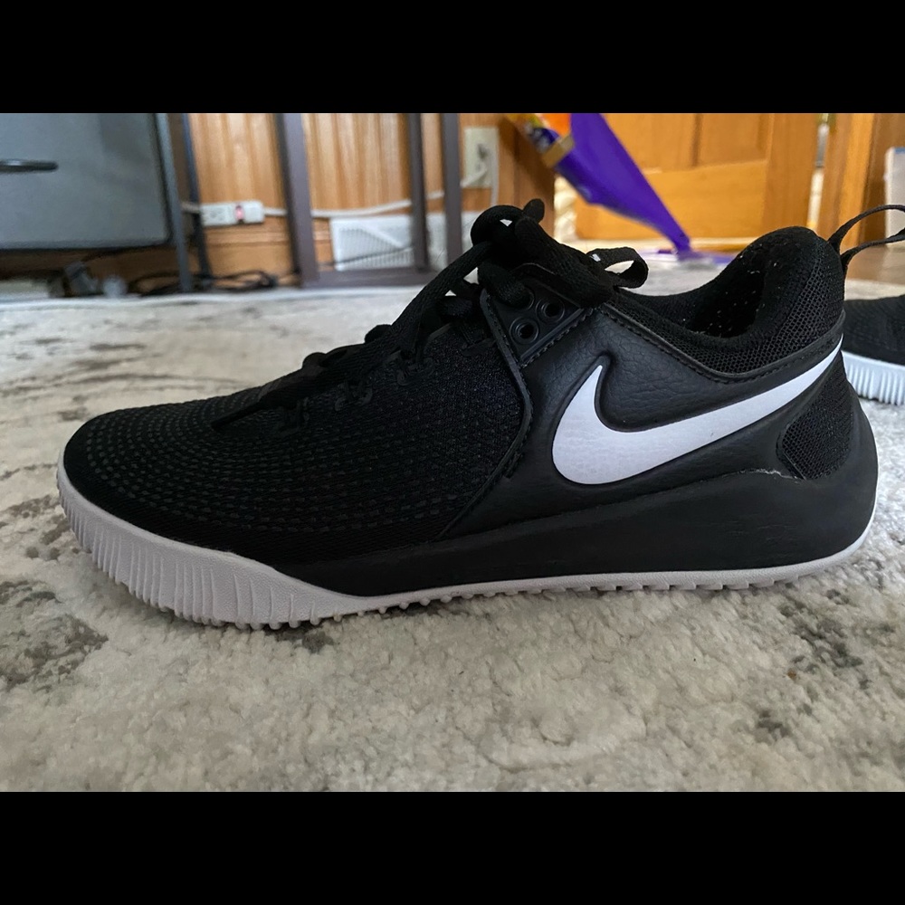Selling volleyball shoes because I got new ones. Size 8.5 volleyball shoes